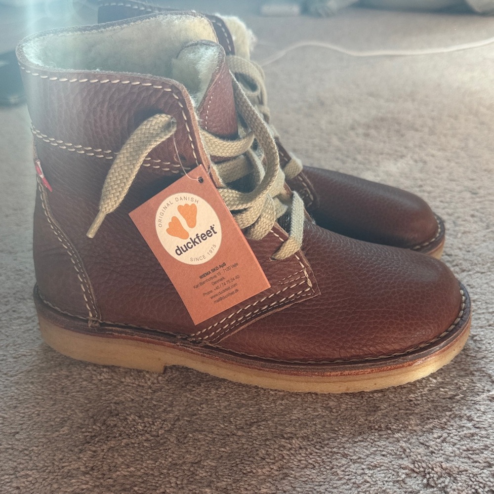 Women's Brown Lace Up Boots duckfeet